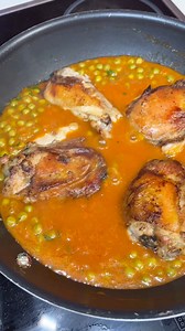Mancare de mazare cu carne de pui. Reteta aici https://youtu.be/iZRJfnyNMuM?si=f1icEsuA8ggdht_5 #mazare | Ella Cooking