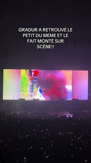 Gradur retrouve le petit du meme et le fait monter sur scène