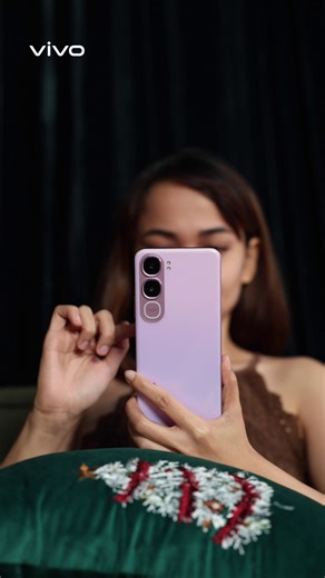 Holiday-ready. All-day steady. 🎁✨ From carols to late-night scrolls, the vivo Y21d keeps you powered with its massive battery. Purchase at least P8,000 of vivo Phone until January 10, 2026 to get a chance to WIN a Brand NEW JAECOO SUV! #vivoBerryChristmas2025 #DriveHomeAnJaecooWithvivo DTI Fair Trade Permit No. FTEB-240826 Series of 2025 | vivo