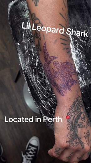 Lil leopard shark tattoo from last November ~ I had an absolute blast designing this tattoo last minute as a walk in. ~ ~ #leopard #shark #leopardshark #neotraditionaltattoo #colourtattoo