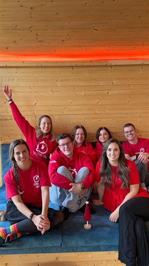 12MIN.ME | Rostock on Instagram: "Save the Date – das große 12min.me Rostock Jahresfinale 2025! 🎉 Am 18. Dezember 2025 um 18:12 Uhr laden wir euch zum letzten Event des Jahres in den LT Club Rostock @lt_club ein – und diesmal wird’s richtig laut, emotional und musikalisch! 🎤🎸✨ Denn wir haben doppelt Grund zum Feiern: 🥳 10 Jahre 12min.Rostock 🎶 Unser großes Musik-Spezial zum Jahresabschluss Euch erwarten drei großartige Künstler:innen & Bands, jede mit ihrer ganz eigenen Geschichte, Energie 