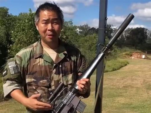 美军越战时期的M16A1步枪射击