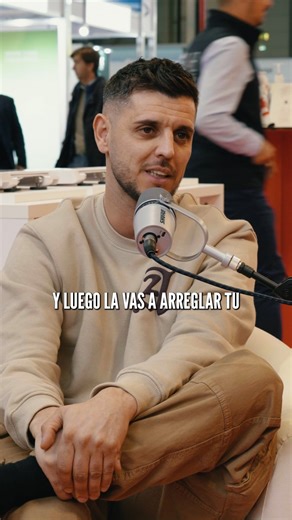 Fominaya S.A. | El corazón de tu baño on Instagram: "Empezar con 14/15 años y que te vengan a buscar al cole para aprender el oficio… 💥 Historias reales que nos recuerdan que la experiencia no se improvisa. Puedes encontrar el podcast completo de @fontamadrid en nuestro canal de Youtube ¿Tú a qué edad empezaste en el sector? 👇"