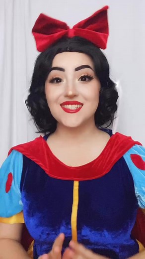 Iconic Snow White Cosplay from Shrek the Third
