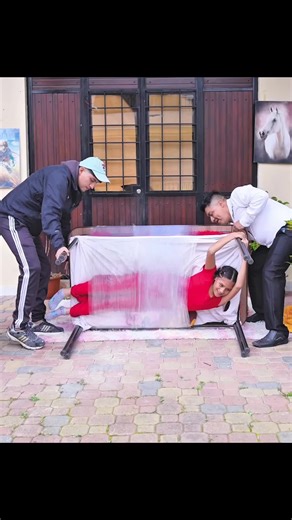 The girl was tied under the dining table #foryourpage #usa #shortdrama