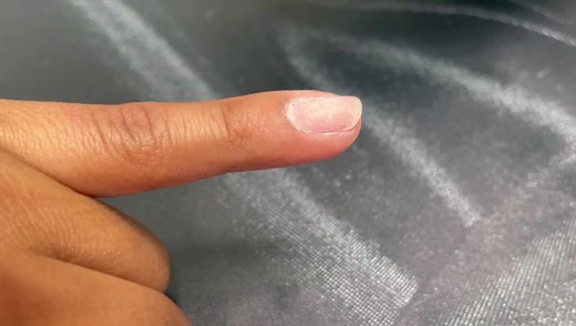 NIVELACIÓN EN UÑA NATURAL CON RUBBER BASE •Os mostramos paso a paso a cómo nivelar la uña natural y reforzar el esmaltado permanente. ✅Todo con nuestra RUBBER BASE -En este caso hemos utilizado la base rubber Cover rose , diseñada para hacer la manicura francesa ya que tiene un tono rosado , además cubre imperfecciones y da volumen a las uñas débiles. Además de dar volumen aumenta la durabilidad del esmaltado. 🛒Pedidos en nuestra web: https://www.bc24.es #bernalcosmetics #uñas #uñaspermanente