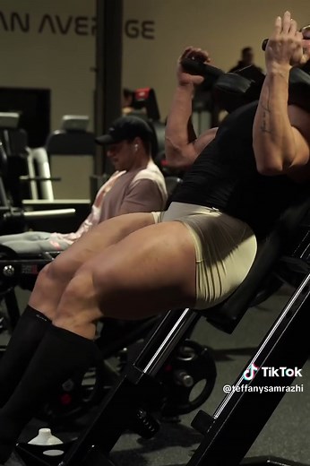 This is the heaviest hack squat. Watson!! This angle of hack is the hardest and hits quads the most. #girlswholift #femalebodybuilding #gym #bodybuilding #legday