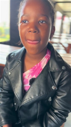 Ibanathi Mpungose encourages young children her age to speak their home language and to be proud of it. She says that during school holidays, children should visit their grandparents, many of whom do not understand English. According to her, it is important and necessary for every child to know and speak their mother tongue.❤️❤️