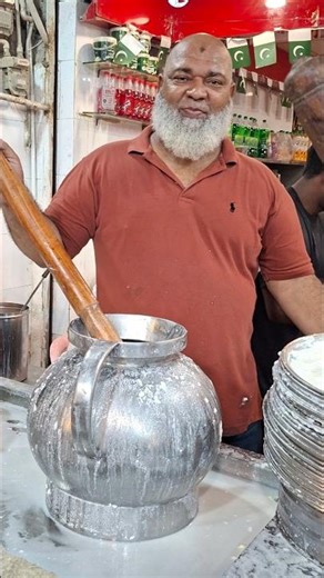 Chacha Lassi - "Hardworking Old Man" Making Mawa Rabdi Lassi - Lassi Lab Malir.