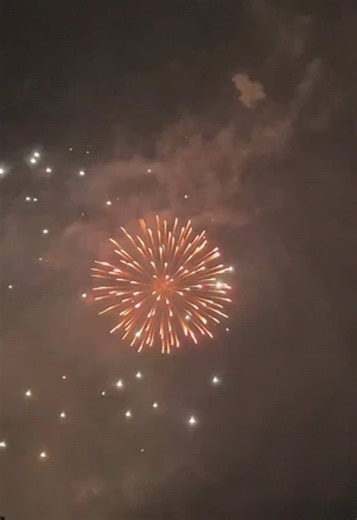 Le fameux transmetteur Bluetooth que tout le monde prend en ce moment 😳 Plus besoin de câble, tu branches et tu as le Bluetooth   charge rapide ! Compatible toutes voitures 🚗💨 Stock limité ⚠️ Irlande #tiktokshop #voiture #fyp #tendances #pourtoi