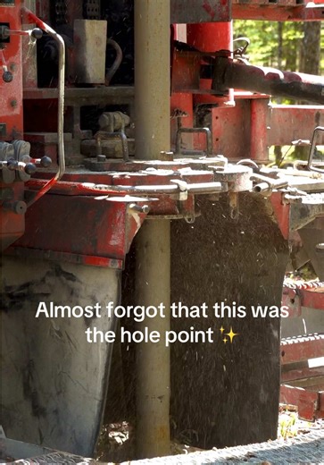 The hole point … c’est notre passion depuis 1949⚒️ #forage #puitsartesien #tiktokttrend #estrie #magog #sherbrooke #foreuse #construction #fyp