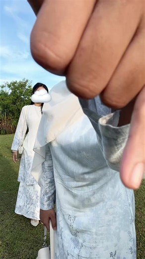 Elegant Twinning Eid Outfits for a Stylish Celebration