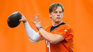 Joe Burrow Throwing At Practice