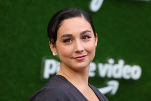 'Last Man Standing' Fans Go Wild After Molly Ephraim Walks Red Carpet in a Low-Cut Dress