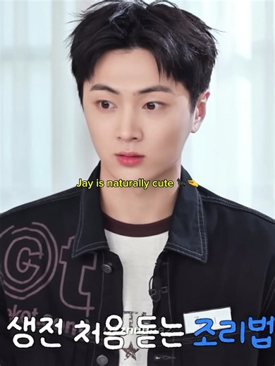 His sparkly eyes 🥹 knp ya dia tuh gemes nya natural bgt 😭 hueningkai was really trying his best to win jay's heart lol! 🤣#enhypen #jay #hueningkai #txt #funny
