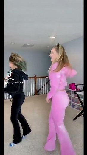 KALLI & KAYLA TIKTOK DANCE “I’M UP” 🖤💗