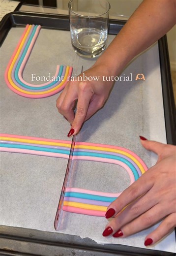You can find the fondant extruder on my Amazon Storefront under “cake decorating” link in bio 🫶🏼 honestly best tool ever for perfect fondant rainbows! 🫰🏻✨ #fondantrainbow #fondanttutorial #cakedecorating #caketutorial #arcoirisdefondant