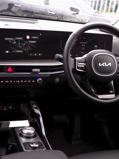 Long PCO shifts call for comfort, space, and a car you can rely on. The Kia Sorento ticks all those boxes. It's the perfect choice for private hire drivers in London. #pcodriver #pcohire #londondriver #uberdriver #boltdriver #pcolondon