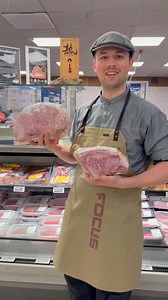 Wagyu av världsklass! ⭐️ 🥩 Nästa vecka har vi något riktigt, riktigt fint på gång i köttdisken: Wagyu-ryggbiff av absolut högsta klass! Den här go’ängen har inte bara smält i munnen på otaliga köttälskare – den har dessutom vunnit World Steak Challenge 2004. Så ja, det här är kött med meritlista. Vi snackar: • A5-ryggbiff – 3500 kr/kg • A4-entrecote– 2500 kr/kg Den här rackaren klarar lätt nästa festival, och vi tror du också gör det – om du hinner lägga vantarna på en bit, alltså. Ring oss, ko