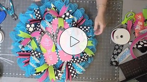 ☀️😎 Summer is here! And that means flip flops, so why not have a little fun decorating a wreath with some flip flop inspiration? This turned out so cute. 💕 Shop UITC™ wreath boards now 👇 go.uniqueinthecreek.com/boards Get started with UITC™ mesh, craft supplies, and more 👇 go.uniqueinthecreek.com/shop 🎥 Watch the live replay - #MakeitlikeLaurie 👇 https://youtu.be/bo7aW8F4JhE #UITC #uniqueinthecreek #summerdecor #summerdecorating #wreath #Imadethis #makersgonnamake #wreathmakers #DIY #DIYwr