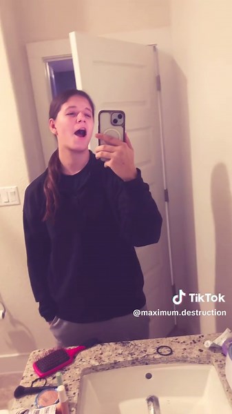 max! (@maximum.destruction)’s videos with original sound - ֆɨʄ☽｡⋆