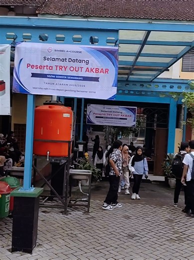 Telah terlaksana TRY OUT TKA AKBAR bimbel A dengan total peserta 221 siswa se kota semarang. Kami ucapkan terimakasih kepada semua pihak yang terlibat..tanpa kalian acara ini tdk akan terlaksana. Selamat bagi temen2 yang mendapat kan peringkat 1, 2 dan 3. Tetap semangat untuk semua peserta jangan lupa belajar karena sebentar lagi akan ada TKA SD.. thankyou guys ☺ #TKASD #bimbelsd #lessemarang #bimbelsemarang