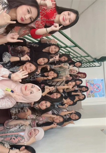 batik terakhir putih abu - outfit sederhana dengan motif batik