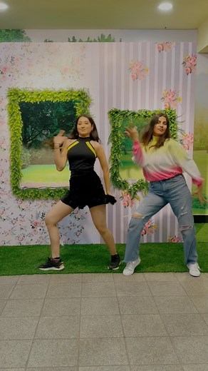 Wait for the ending 😂😂 PS: This was not our type of GARBA 😜 Tag someone who trip’s everytime. #reelitfeelit #feelitreelit #reels #reelsinstagram | Vrushika Mehta