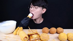 15K views · 669 reactions | ASMR MUKBANG CHEESE BALL & TTEOKBOKKI & HOTDOG eating sounds | 교광TV | Facebook