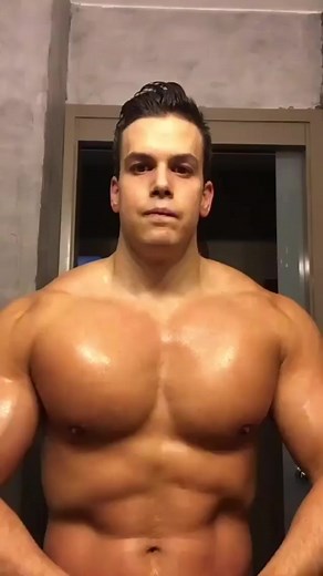 #posing #muscles #pecbounce #muscle #biceps #hunk #natural #abs #ripped #jacked #buff #pecs #traps #pectorales
