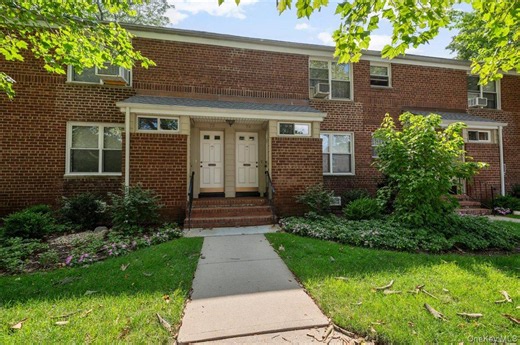 74 Edwards St #2B, Roslyn Heights, NY 11577 - MLS 1030306 - Coldwell Banker