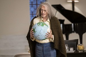 'Miracle Workers': Steve Buscemi lo borda como Dios en una sitcom tan boba como divertida