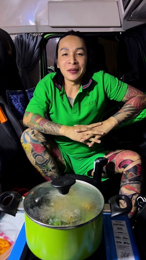 cơm đường cháo chợ | cuộc sống trên xe của Út Ròm