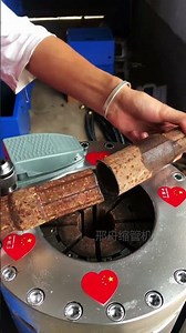 Pipe shrinking machine, steel pipe shrinking machine, steel pipe shrinking and joining machine