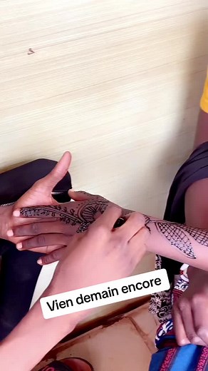 Intricate Henna Designs for Hands: A Creative Tutorial