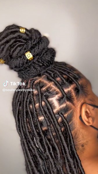 Wanna see a tutorial ? Soft locs over locs 😍 Be sure yo FOLLOW US Located : Charlotte , NC #clthairstylist #softlocsoverlocs #knotlesssoftlocs #knotlessbraids #704hairstylist #locs #soulstylezbymika #explore