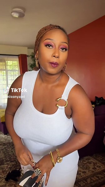 Stylish Plus Size White Maxi Dress for Brunch