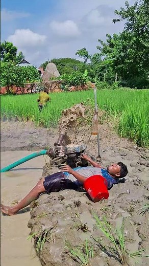 Unexpected Twist — Underwater Prank Gone Crazy! 🤣