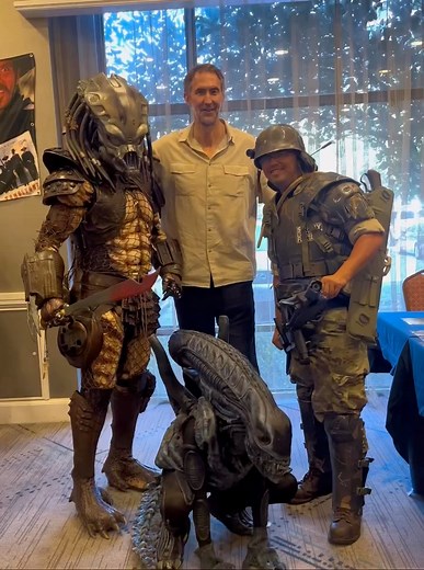 28K views · 725 reactions | Guardian meets Wolf/ Scar Predator Ian Whyte. Truly an amazing individual. Hope to meet again soon /_\ #ianwhyte #wolfpredator #scarpredator #avprequiem #avp #aliens #alien #predator #alienearth #predatorbadlands | Lone Star Hunters | Facebook
