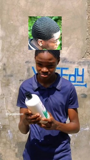 how to get waves Comment faire les waves pour la première fois ? ⬇️⬇️ Se faire couper les cheveux La première étape pour obtenir de belles waves profondes est simple. Il faut d'abord se faire couper les cheveux. Il est simplement plus facile de partir d'une nouvelle coupe que d'essayer de démêler tous tes cheveux. Alors rendez-vous chez un coiffeur pour te faire couper les cheveux Brossez vos cheveux, car, le brossage est la clé pour obtenir les ondulations dès que vous le souhaitez. Vous devez