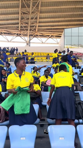 Support from Essien House for Oguaa Senior High Team