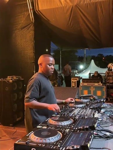 Dlala thukzin LIVE IN SouTh Africa