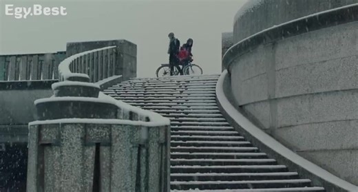 🎬 #تحف_مدفونة/ 🔹 Goodbye First Love (2011) ⭐ IMDb: 6.8 | 🍅 Rotten Tomatoes: 92% My Rating: 8/10 مستوى المشاهدة: PG-13 🚩 فيلم درامي رومانسي فرنسي من إخراج Mia Hansen-Løve، وبطولة Lola Créton وJérémie Renier. العمل يعكس حساسية المراهقة، الحب الأول، والصراعات العاطفية التي ترافق نمو الشخصية. 🚩 تدور القصة حول لويسا، فتاة شابة تقع في حب ساموئيل خلال مرحلة المراهقة. بعد انفصالهما، تحاول لويسا إعادة ترتيب حياتها العاطفية والنفسية، بينما تظل ذكريات الحب الأول تؤثر على قراراتها ومشاعرها نحو الآخرين.