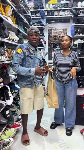 Watoto wa Nyarungusu Wakiwa na Furaha