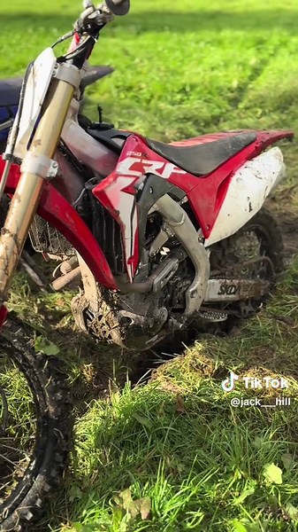 CRF250R vs. Yamaha WR250F: A Detailed Comparison
