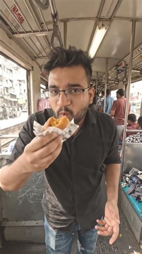 Mumbai Local Train Journey: The Lifeline of Mumbai! 🚉Mumbai Local Mein Mera Pehla Vlog!