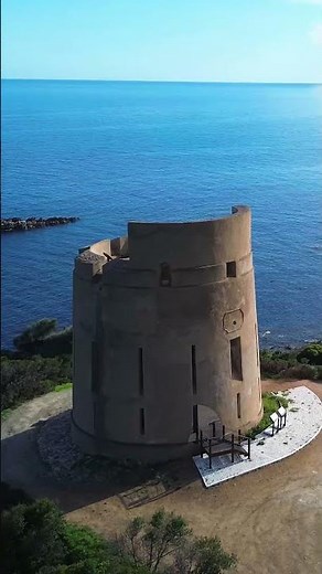 Sardaigne, une des nombreuses tours côtières