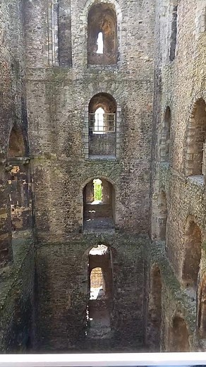 Rochester castle and the siege of 1215. | Stephen Mudie