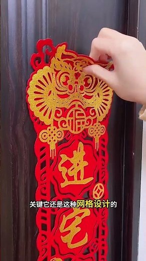 This residue-free double-sided tape is so useful! No need to peel off the backing film or cut it!