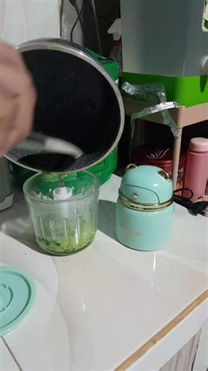 MPASI 2 Hari: Bubur Nasi dengan Daun Kelor untuk Bayi 6 Bulan